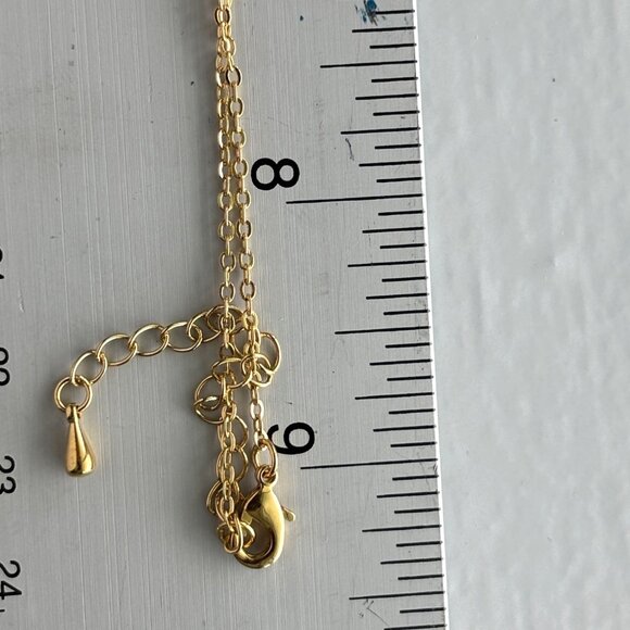 Elegant Gold and Green Pendant Necklace - Picture 3 of 4